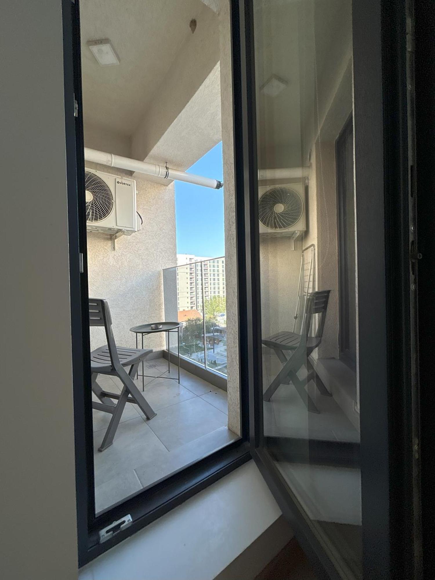 Urban Retreat With Balcony At Exigent Plaza - 06 Apartment Bucharest Luaran gambar
