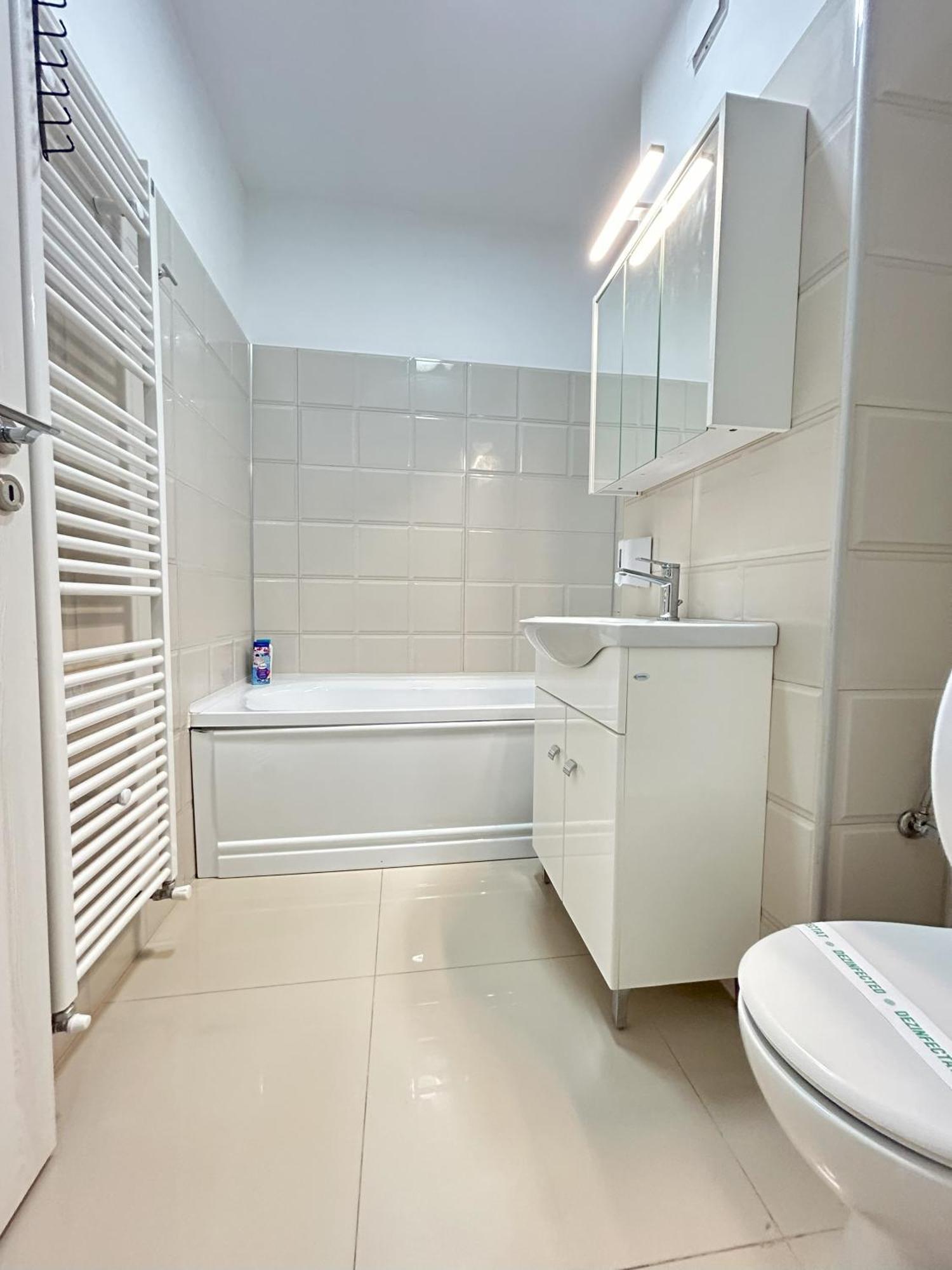 Urban Retreat With Balcony At Exigent Plaza - 06 Apartment Bucharest Luaran gambar
