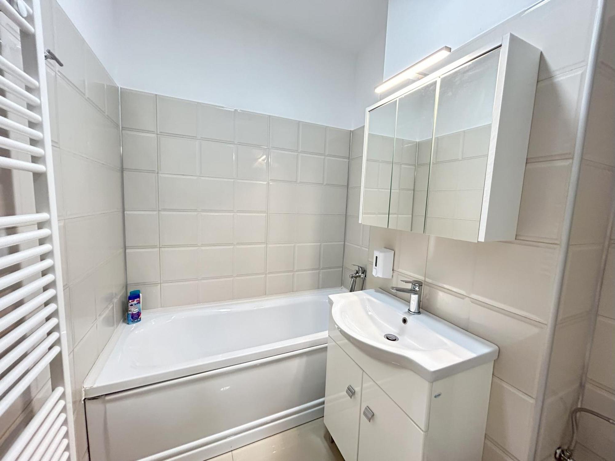 Urban Retreat With Balcony At Exigent Plaza - 06 Apartment Bucharest Luaran gambar